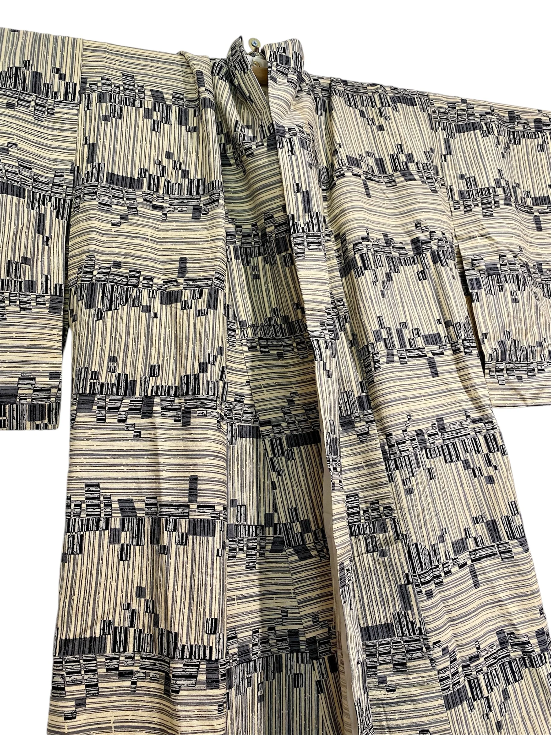 Vintage Japanese Silk Kimono in Geometric Blue Cream Pattern - Image 4