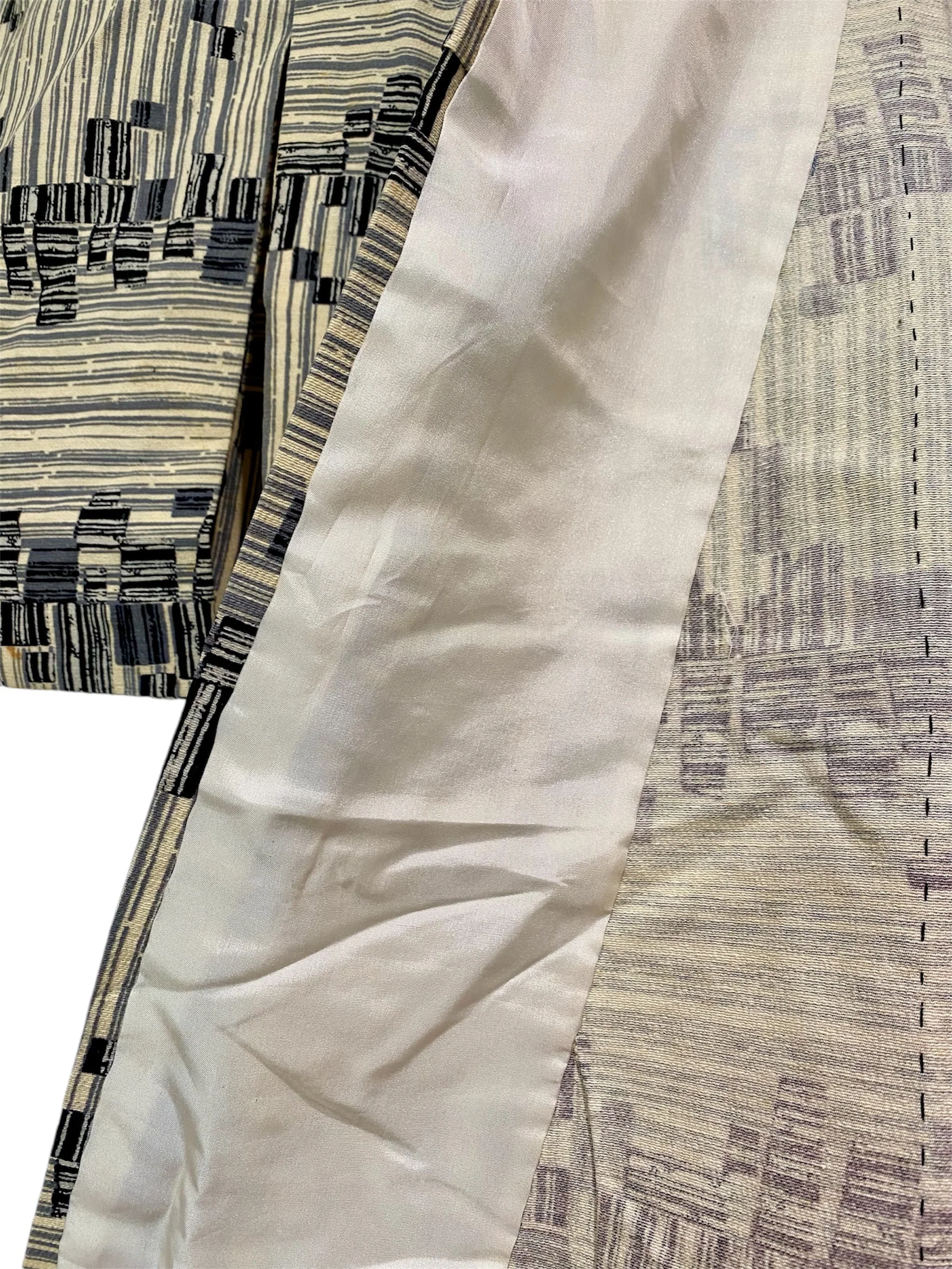 Vintage Japanese Silk Kimono in Geometric Blue Cream Pattern - Image 6